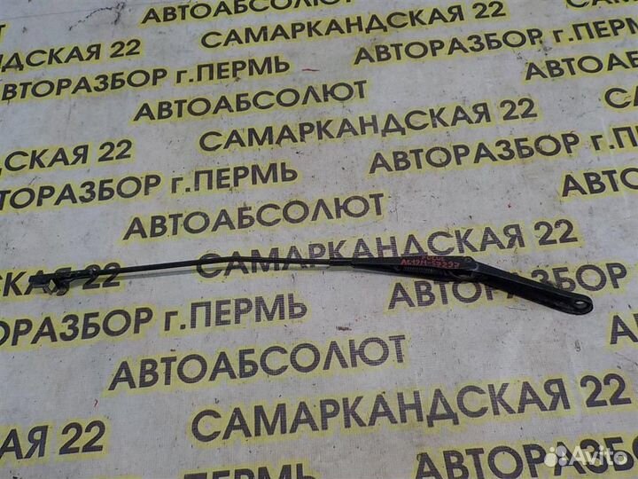 Поводок стеклоочистителя передний правый Ford Foc