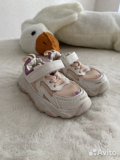 Кроссовки для девочки