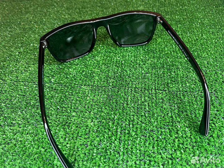 Солнцезащитные очки Emporio Armani