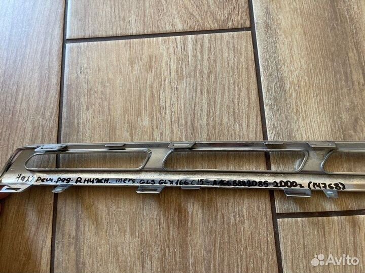 Накладка решетки радиатора правая Mercedes Gl
