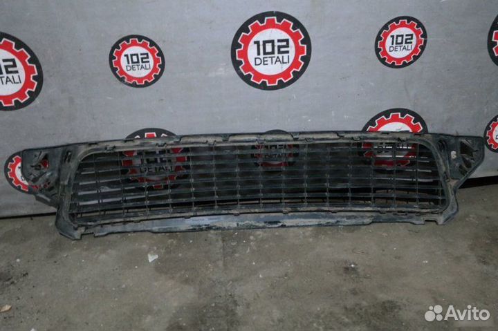 Решетка бампера центральная Renault Duster