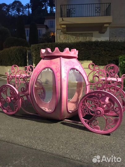 Карета, Декорация, Бутафория