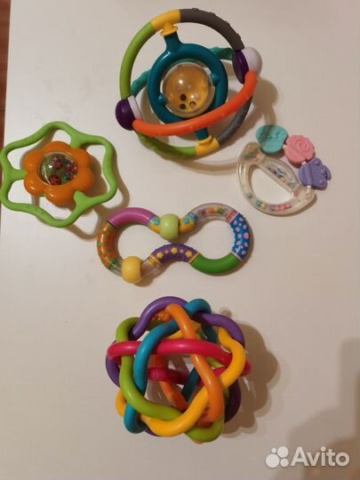 Развивающие игрушки пакетом 0-1 год