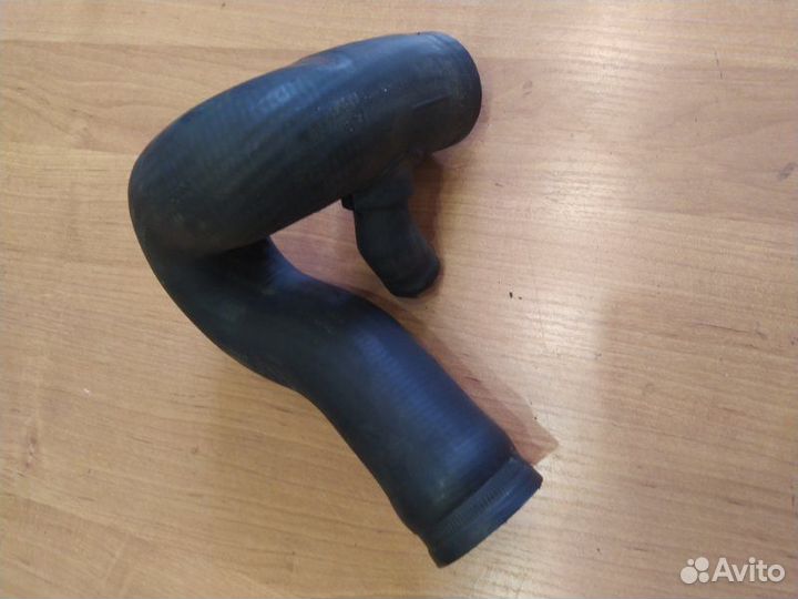 Патрубок интеркулера Volkswagen Passat B5 седан