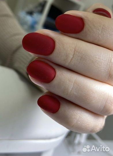 Покрытие ногтей на руках гель-лаком