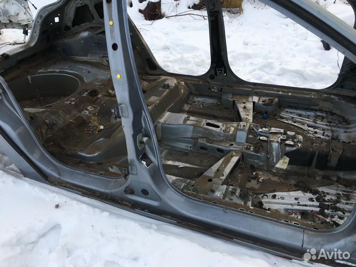 Стойка центральная правая Opel Astra H L48