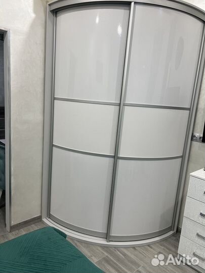 Угловой радиусный шкаф купе