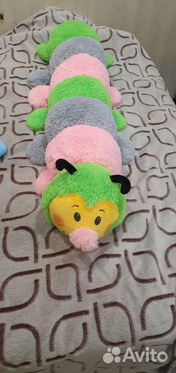 Большая мягкая игрушка гусеница