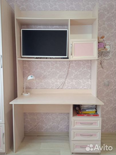 Письменный стол для школьника с полкой б/у