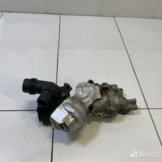 Насос водяной помпа Mercedes-Benz C-Class W204