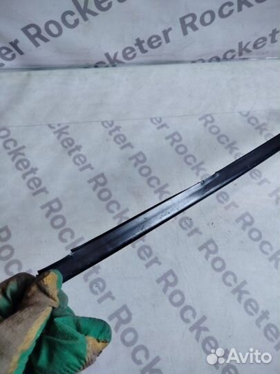 Молдинг стекла задний правый Hyundai Elantra XD