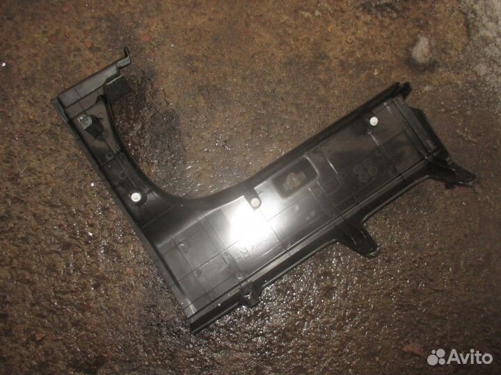 Обшивка багажника правая (Toyota Camry)