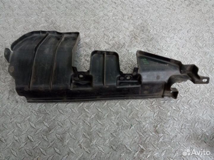 Дефлектор радиатора передний левый Nissan Almera