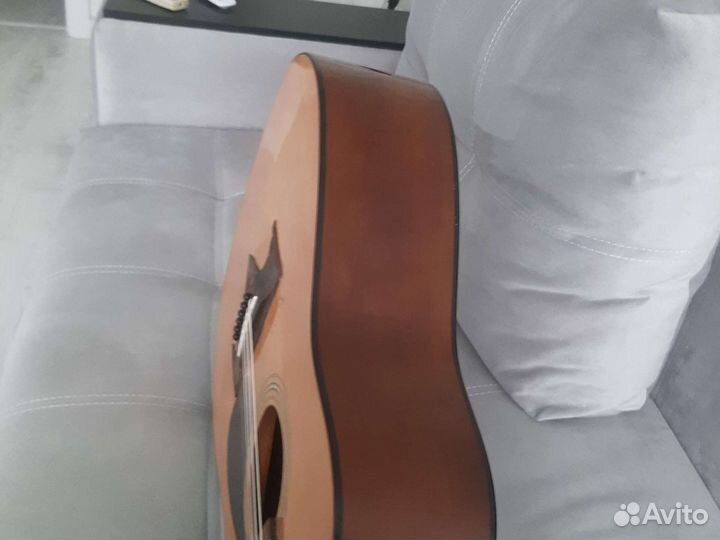 Акустическая гитара yamaha