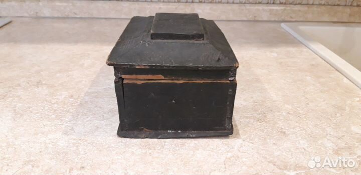 Старинная деревянная шкатулка ручной работы