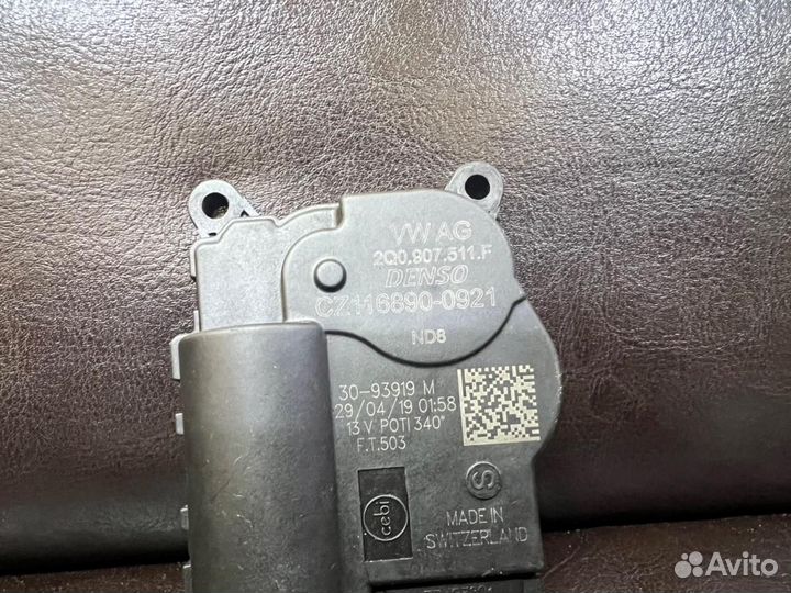 Моторчик заслонки отопителя бу Skoda Octavia A7