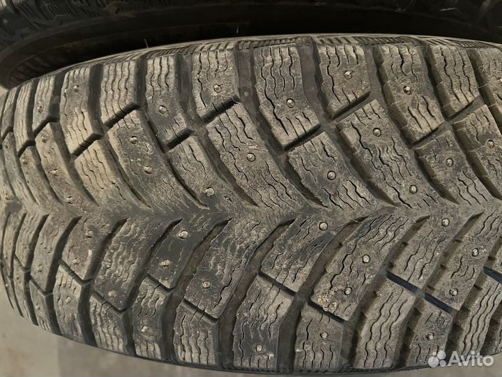 Michelin X-Ice North 4 215/60 R17