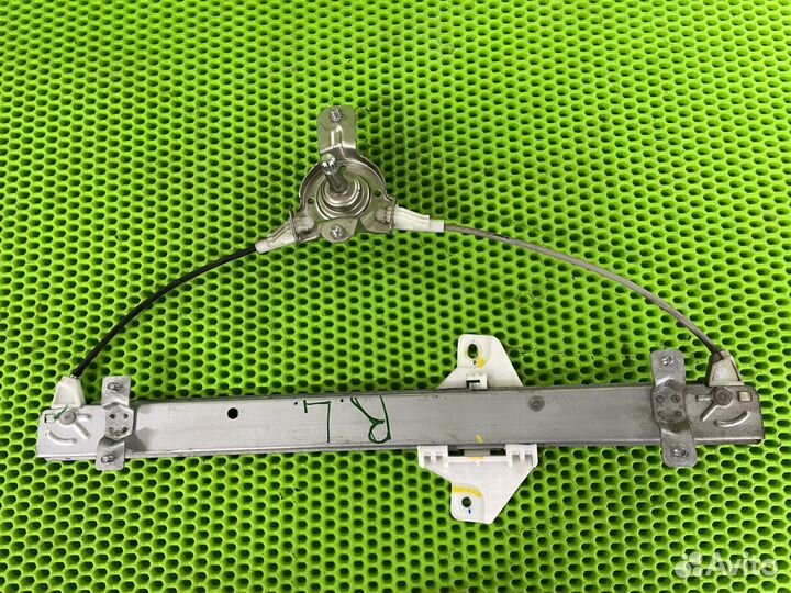 Стеклоподъемник задний левый Hyundai Solaris 2011