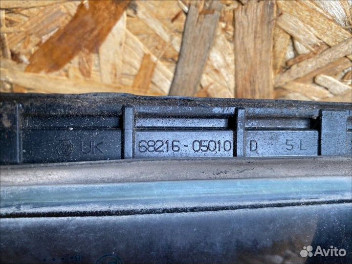 Стекло двери передней левой (форточка)