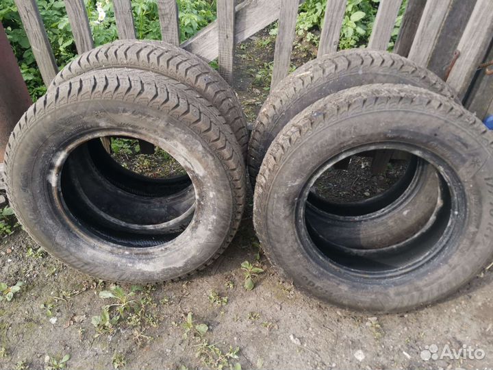 Motomaster AW2 17.5/70 R13