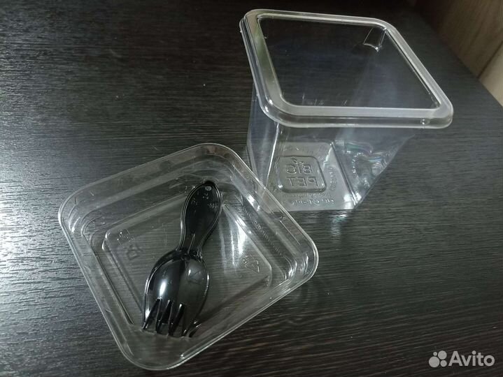 Стаканы одноразовые квадратные с крышкой и вилкой