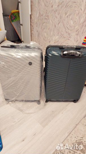 Чемоданы новые разные цвета