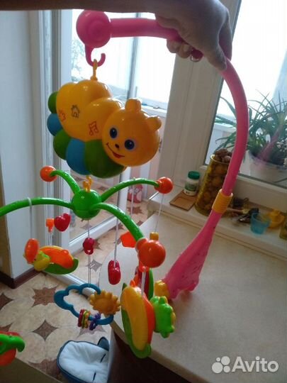 Каруселька, мобиль для кроватки младенца