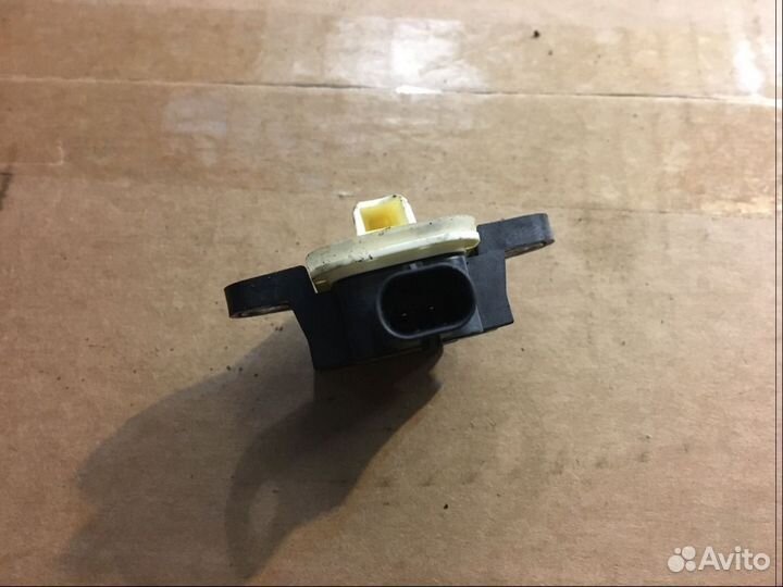 Датчик удара боковой Ауди Шкода Фольксваген
