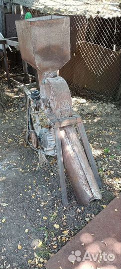 Мельница для зерна бу