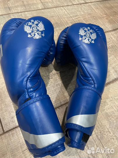 Боксерские перчатки 10 oz clinch синие