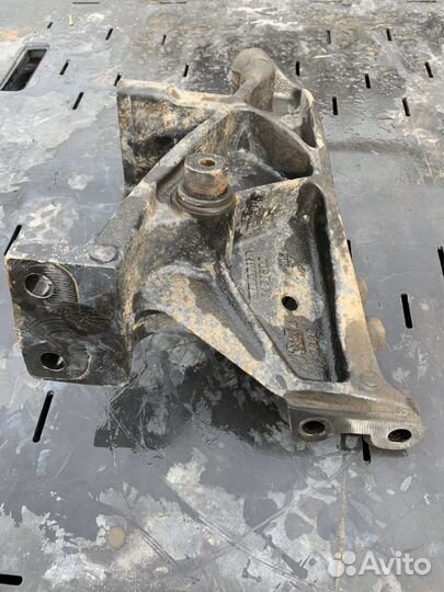 Кронштейн усилителя переднего бампера Scaniа