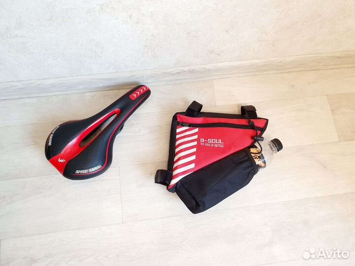 Сидение спортивное и сумка на раму велосипеда