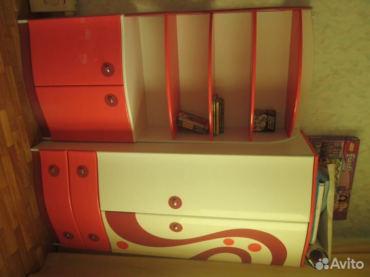 Мебельный гарнитур в розовом цвете