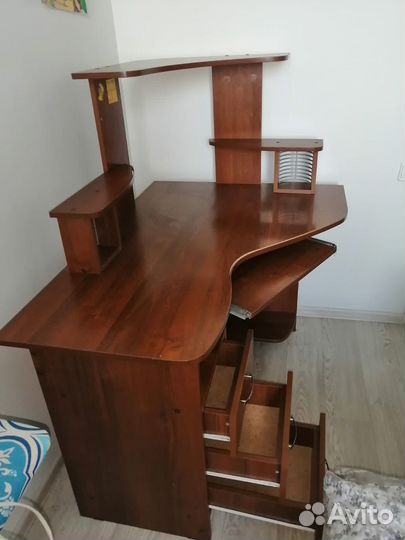 Компьютерный стол