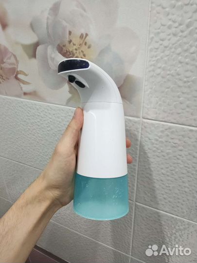Сенсорный дозатор для жидкого мыла