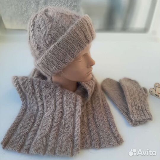 Комплект с косами.Шапка, шарф, варежки. Мохеровый