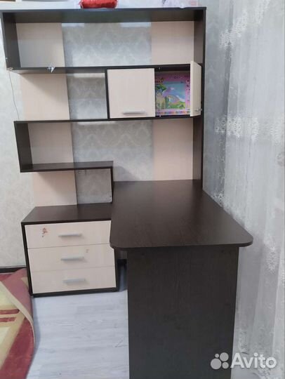 Письменный стол