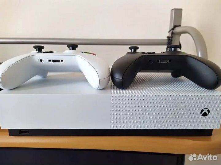 Xbox One S 1tb Два Геймпада