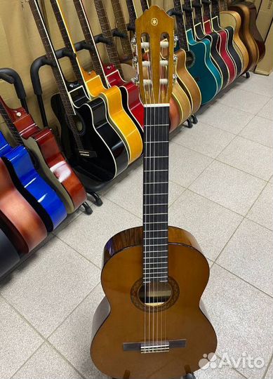 Классическая гитара Ямаха