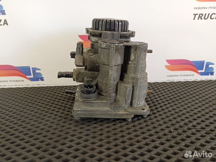 Кран управления тормозами прицепа