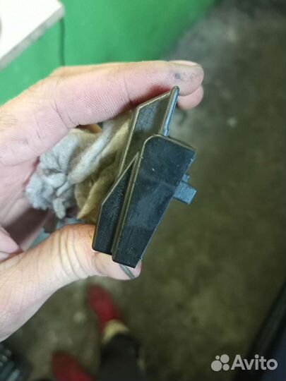 Отбойник крышки багажника Шкода Рапид