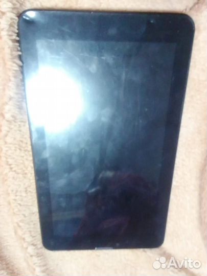 Продам планшет рабочий почти новый с зарядкой
