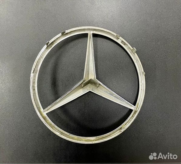 Звезда Mercedes на решётку радиатора