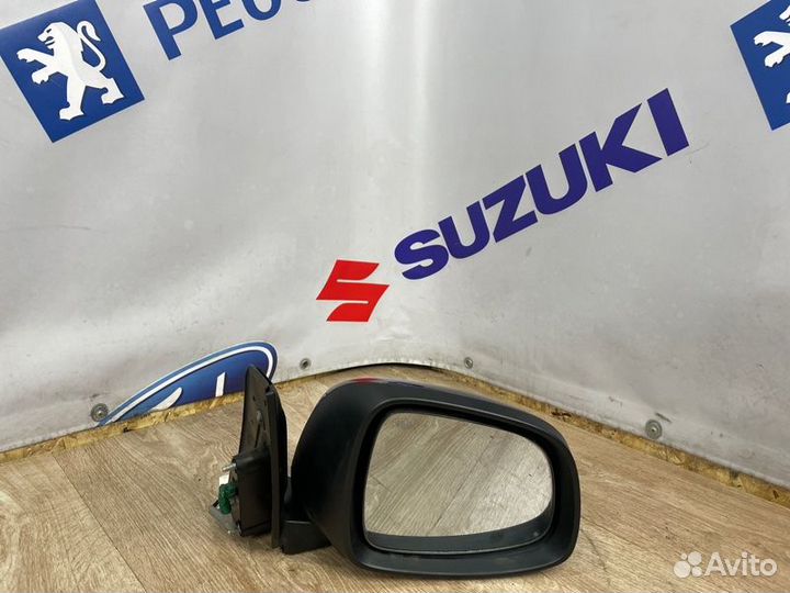 Боковые зеркала заднего вида правое Suzuki Sx4