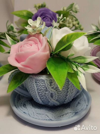 Розы в чашке