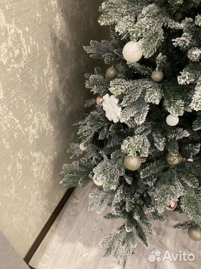 Елка искусственная заснеженная