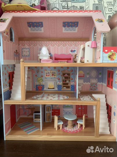 Кукольный домик с мебелью