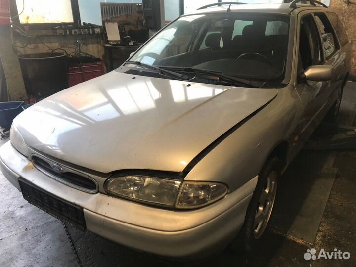 Разбор на запчасти Ford Mondeo 1 1993-1996