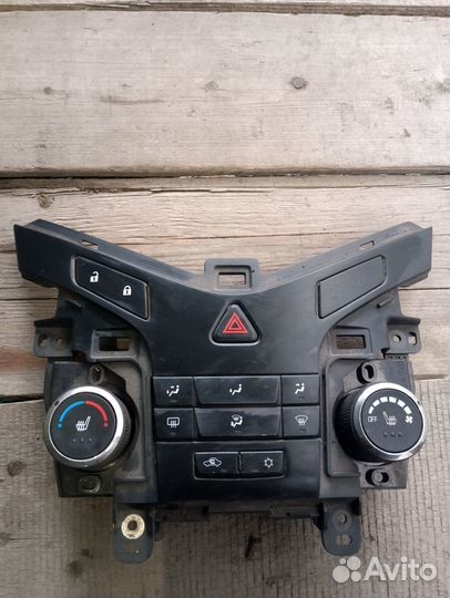 Блок управления климатом Chevrolet Cruze