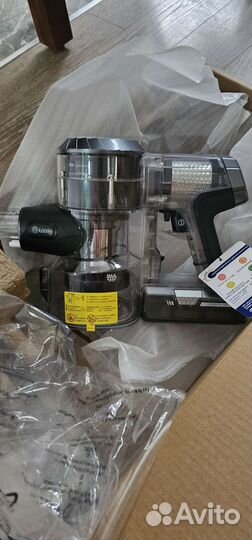 Вертикальный беспроводной пылесос новый